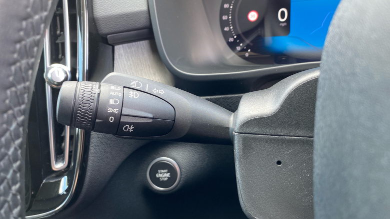 Volvo Xc40 2.0 B4P Plus Dark 5dr AWD Auto Petrol Estate